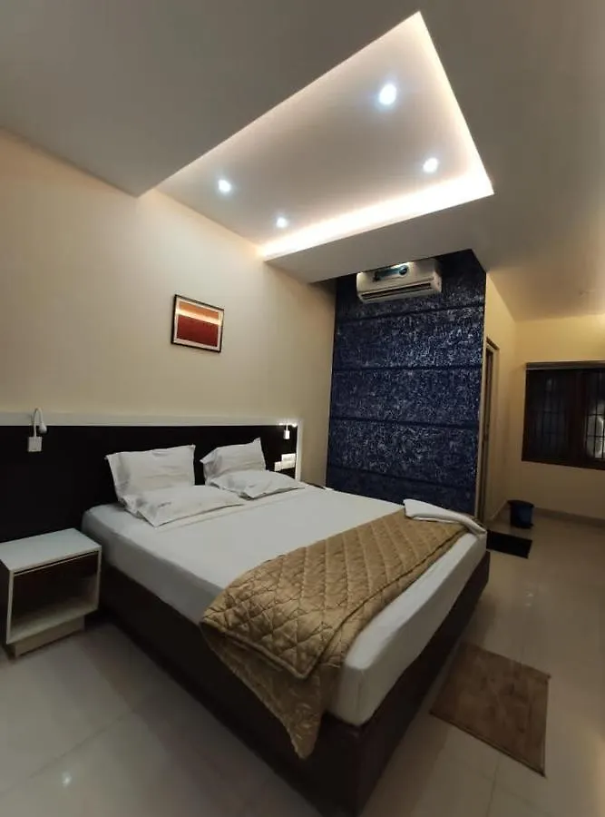 Issacs Regency Hotel Sultan Bathery